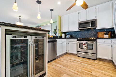 Condo, Multiple Beds, Ocean View (Keauhou Kona Surf & Racquet Club #5-1) | Private kitchen | Dishwasher, paper towels