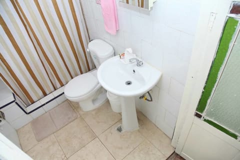 Family Quadruple Room, Private Bathroom, Courtyard View | Bathroom sink