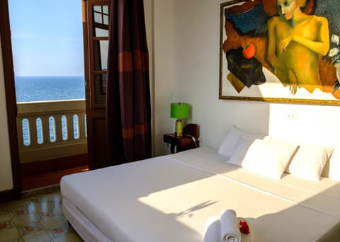 Elite Double Room, Balcony, Ocean View | In-room safe, individually decorated, individually furnished, bed sheets