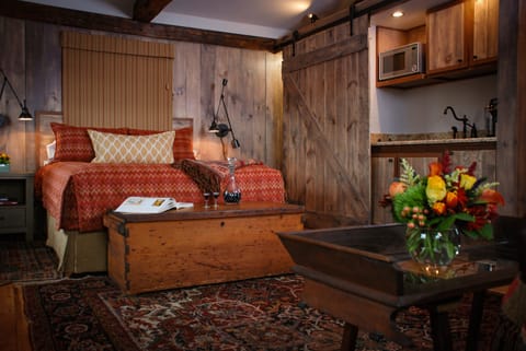 Abenaki Room | 2 bedrooms, premium bedding, desk, blackout drapes