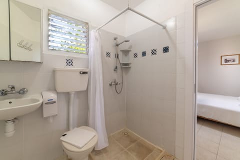 Family Apartment | Bathroom | Shower, towels, soap, shampoo