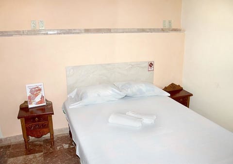 Comfort Double Room, 1 Queen Bed, Courtyard View | 1 bedroom, individually decorated, individually furnished