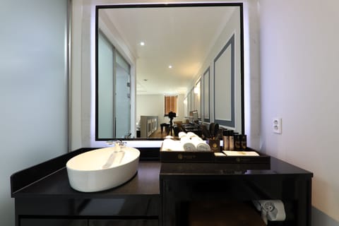 Deluxe Room, Jetted Tub (VIP) | Bathroom sink