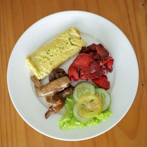 Daily cooked-to-order breakfast (PHP 1300 per person)
