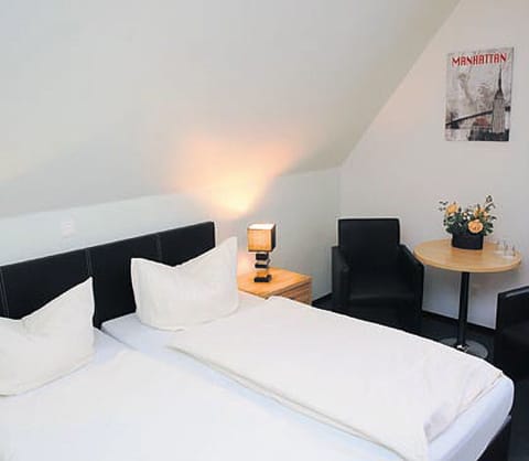 Double Room | Minibar, blackout drapes, free WiFi, bed sheets