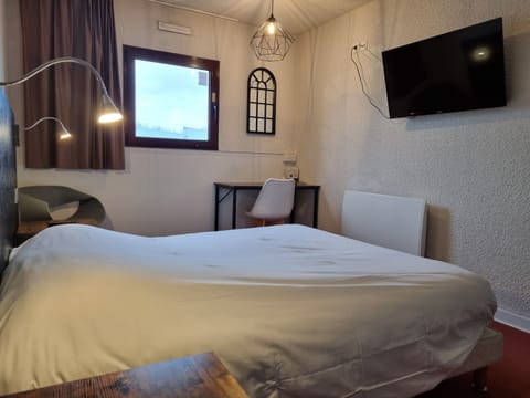 Individually decorated, individually furnished, desk, soundproofing