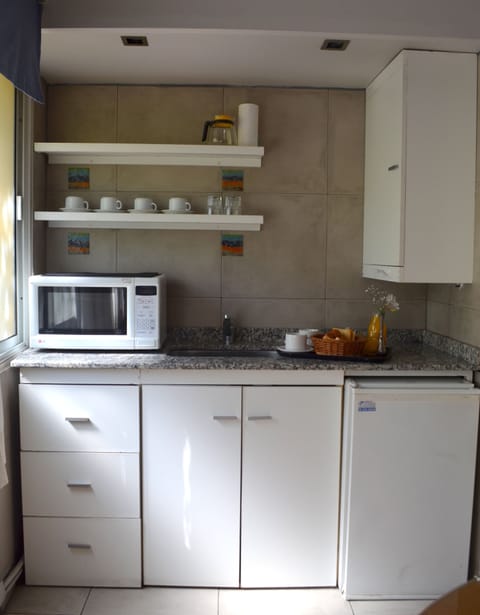 Family Apartment | Private kitchenette | Mini-fridge, microwave, electric kettle, cookware/dishes/utensils