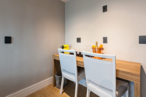 Traditional Apartment | Dining
