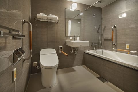 Basic Double Room | Bathroom | Hair dryer, slippers, bidet, towels