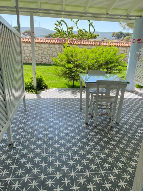 Deluxe Triple Room | 1 bedroom, desk, free WiFi, bed sheets