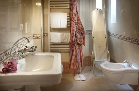 Superior Double or Twin Room | Bathroom | Combined shower/tub, free toiletries, hair dryer, bidet