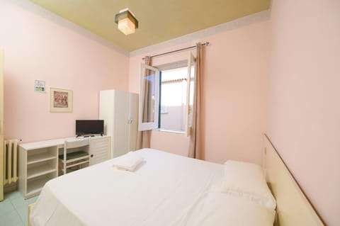 Double or Twin Room | Premium bedding, desk, blackout drapes, free WiFi