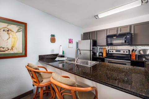 Condo, 1 King Bed (Banyan Tree 404D) | Private kitchen | Fridge, microwave, oven, stovetop