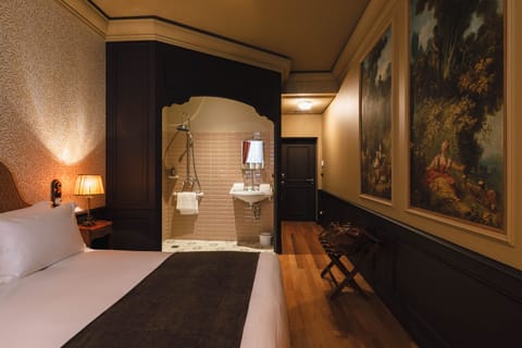 Traditional Double Room, Courtyard View | Premium bedding, pillowtop beds, individually decorated