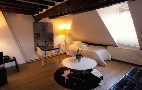 Comfort Quadruple Room, Bathtub | Minibar, in-room safe, individually decorated, individually furnished