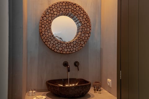 Honeymoon Suite, Jetted Tub (Outdoor - Street View) | Bathroom sink