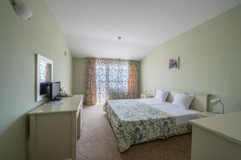 Comfort Double Room, Balcony, Sea View | Individually decorated, individually furnished, desk, blackout drapes