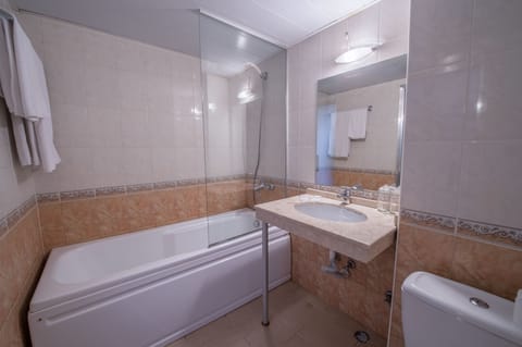 Comfort Studio, Balcony, Sea View | Bathroom | Free toiletries, hair dryer, towels, soap