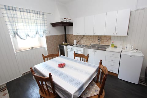 Comfort Apartment, 1 Bedroom, Terrace | Private kitchen | Fridge, stovetop, coffee/tea maker, electric kettle