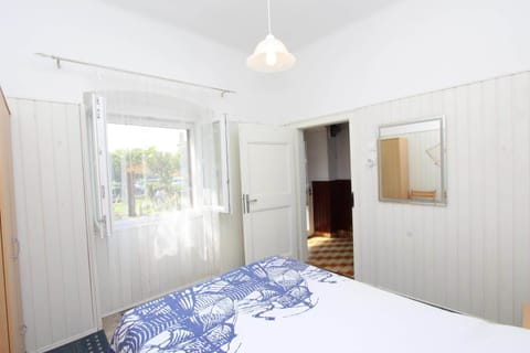 Comfort Apartment, 1 Bedroom, Terrace | Iron/ironing board, free WiFi, bed sheets