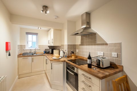 Apartment, 2 Double Beds (Altadale) | Private kitchen | Full-size fridge, microwave, stovetop, dishwasher