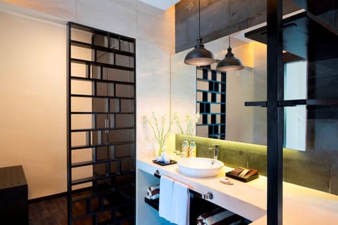 Bathroom sink