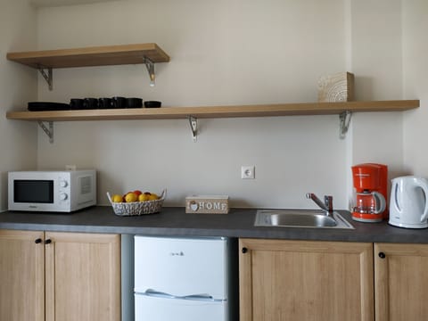 Premium Apartment, Sea View | Private kitchenette