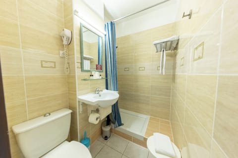 Family Room, Non Smoking, Ground Floor | Bathroom | Free toiletries, hair dryer, towels