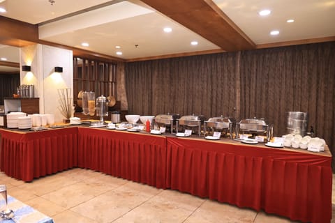 Daily buffet breakfast (INR 300 per person)