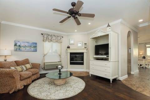 Honeymoon Suite, 1 King Bed, Non Smoking, Ocean View | Living area | 32-inch Smart TV with cable channels, TV, fireplace