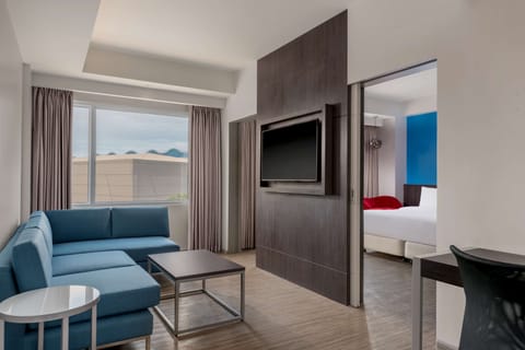 Suite (Room) | 1 bedroom, minibar, in-room safe, desk