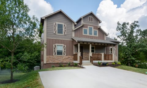 Make Black Bear Lodge Your Home Away From Home! See the black bear in the pic?