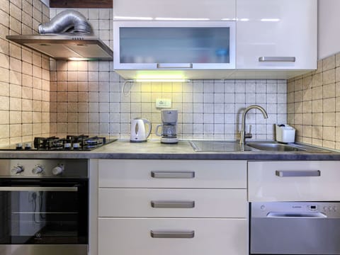 Kitchen Appliance, Kitchen, Countertop, Cabinetry, Major Appliance, Home Appliance, Kitchen Stove, Interior Design, Stove, Flooring