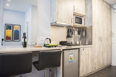 City Studio, 1 King Bed | Private kitchenette | Fridge, microwave, stovetop, espresso maker