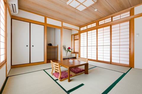 Japanese Style Room, 5 People, Shared Bathroom | Free WiFi