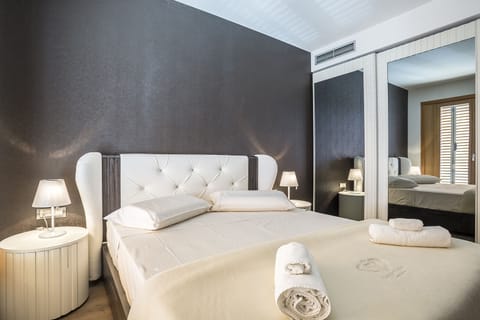 Deluxe Studio Suite with Sea View (Annex building: Drazanac 1a) | In-room safe, desk, soundproofing, iron/ironing board