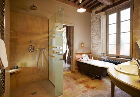 Suite (La Bourguignonne) | Bathroom | Free toiletries, hair dryer, bathrobes, slippers