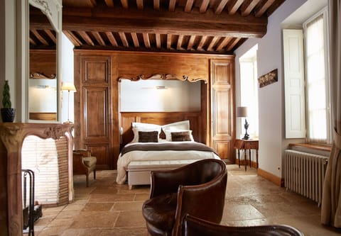 Suite (La Bourguignonne) | Premium bedding, pillowtop beds, minibar, in-room safe