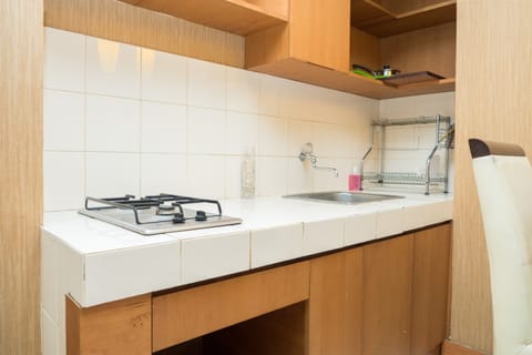 Room | Private kitchen | Fridge, microwave, stovetop, electric kettle