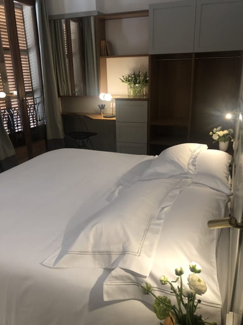 Suite | Egyptian cotton sheets, premium bedding, down comforters, pillowtop beds