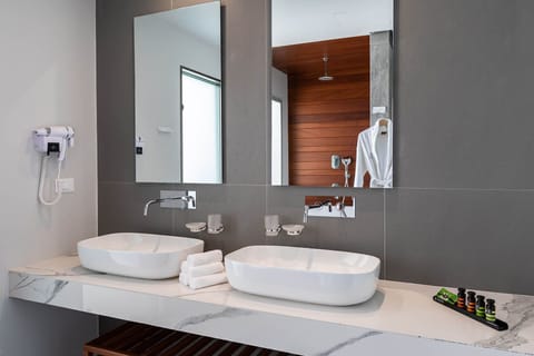 Junior Suite, Balcony, Sea View | Bathroom sink