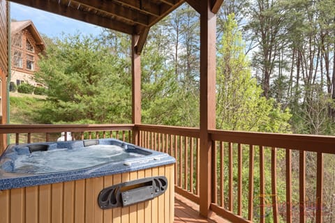 Log Cabin in the Smoky Mountains "Amazing Grace" - Hot tub