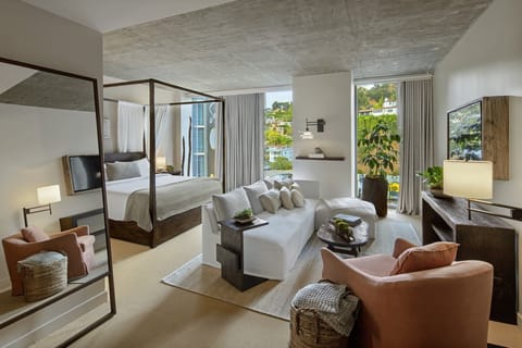 Studio Suite | Premium bedding, down comforters, pillowtop beds, minibar