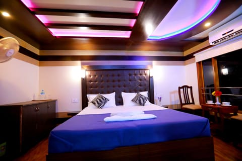 Super Deluxe Room | 1 bedroom, bed sheets