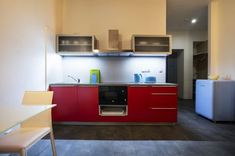 Design Apartment, 1 King Bed (4B) | Private kitchen | Fridge, microwave, stovetop, dishwasher