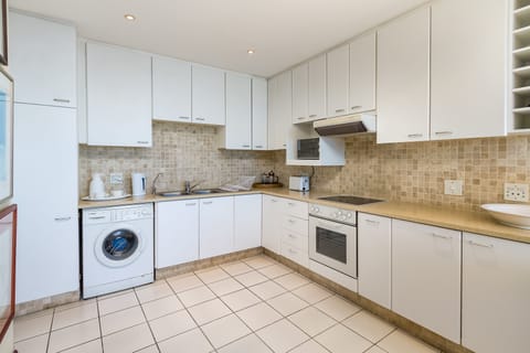 Premier Apartment, 1 Queen Bed, Ocean View | Private kitchen | Fridge, microwave, oven, stovetop