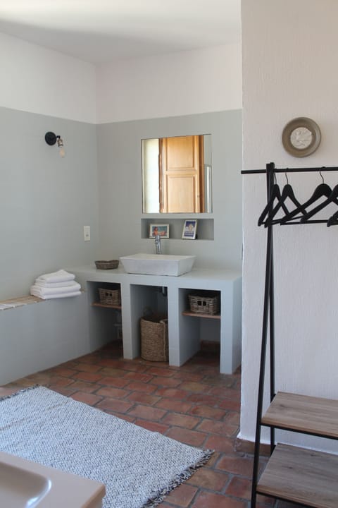 Double Room (Uriel) | Bathroom | Hair dryer, towels