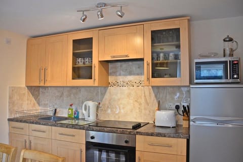 Cottage | Private kitchen | Full-size fridge, microwave, oven, stovetop