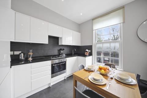 Standard Apartment | Private kitchen | Full-size fridge, microwave, oven, stovetop