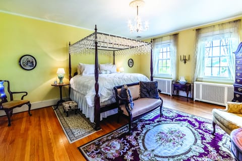 The Mary Anna Lee Custis Room | Iron/ironing board, free WiFi, bed sheets